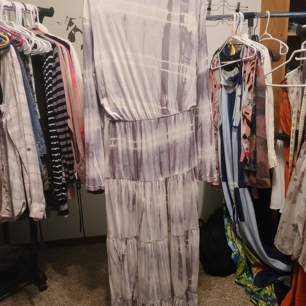 Elegant Gray Long Sleeved Maxi Dress - Picture 7 of 8